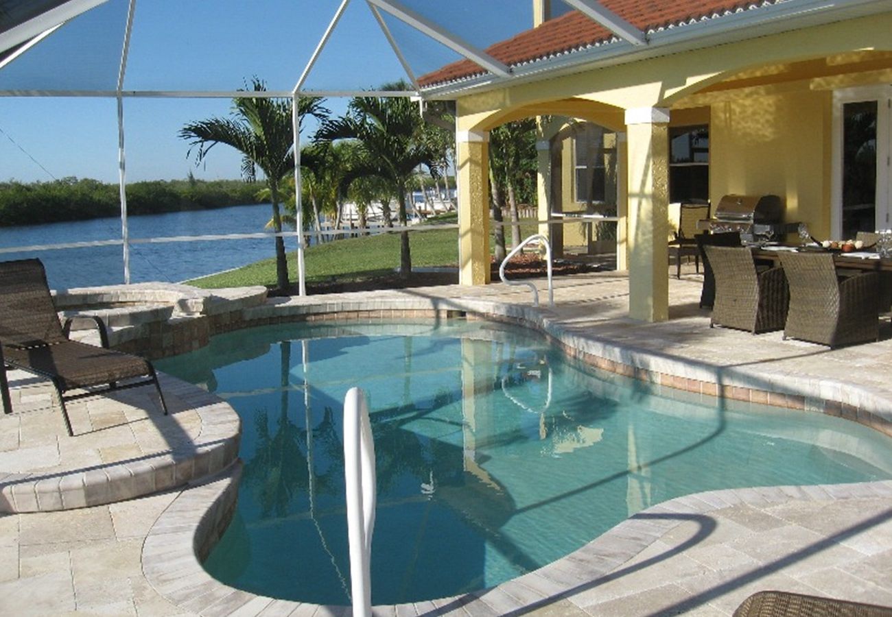 Villa in Cape Coral - 123CAPE - VILLA SUNSET COVE