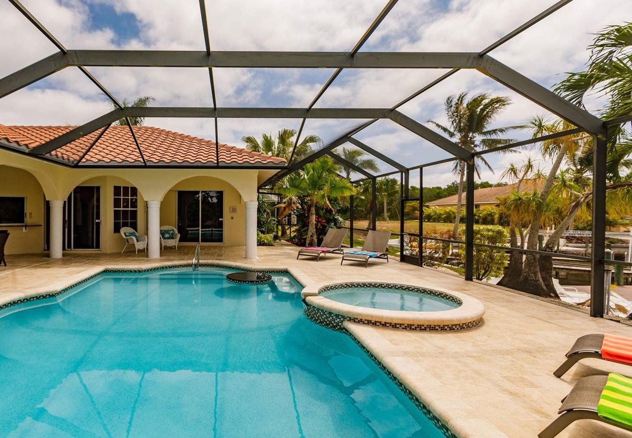 Haus in Cape Coral - 123Cape - Villa Three Palms